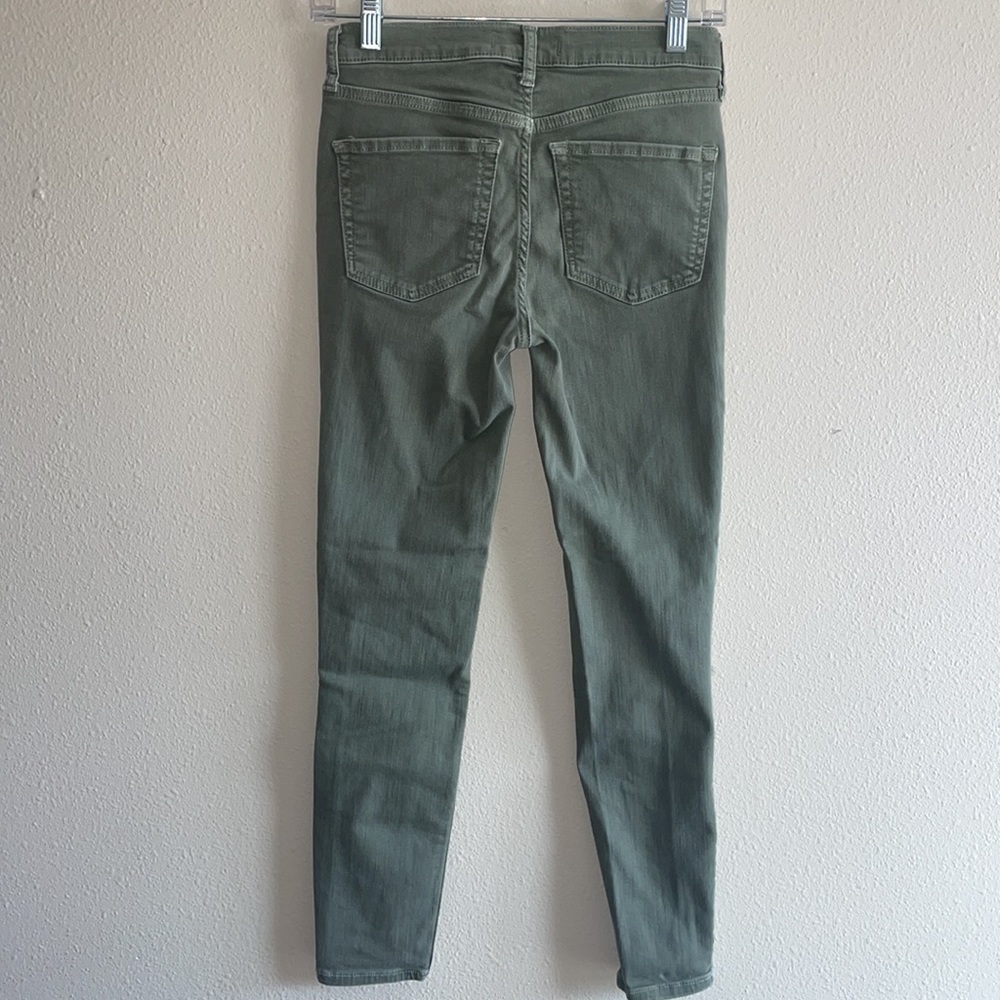002: FREE PEOPLE green cropped skinny jeans with ripped knees Women’s size 26 - Picture 5 of 8